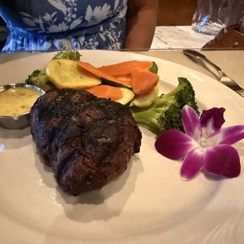 Glen Eagles Restaurant & Bar signature dishes Macadamia Crusted Chilean Sea Bass
Chicken Chardonnay
Kurabuta Pork Chops
Rosemary Pasta